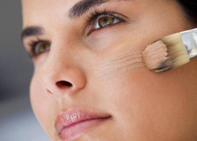 دلیل ماسیدن کرم پودر روی صورت چیست؟ دلیل ماسیدن کرم پودر روی صورت چیست؟